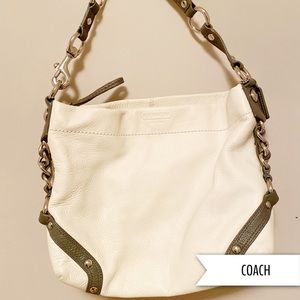 White leather COACH purse • grey leather details